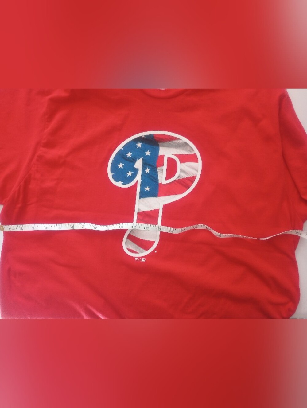 Patriotic Philadelphia Phillies Red Flag P Logo T-Shirt - Picture 4 of 4